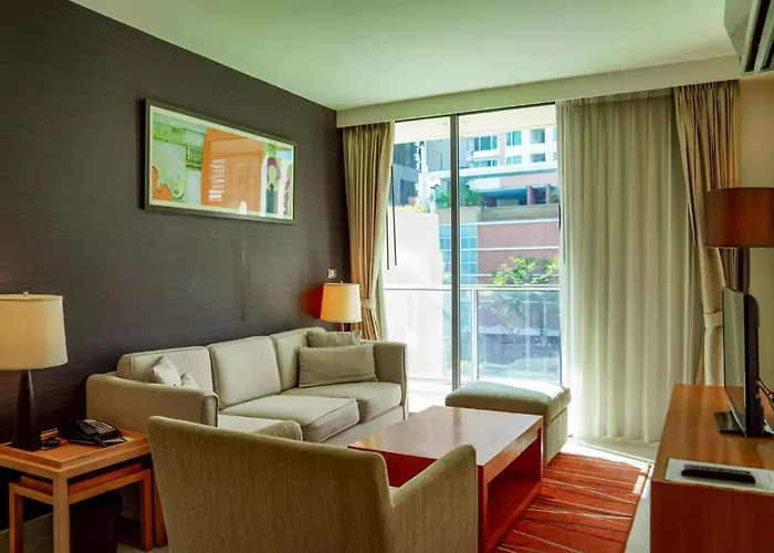Oakwood Sukhumvit 24 Hotel