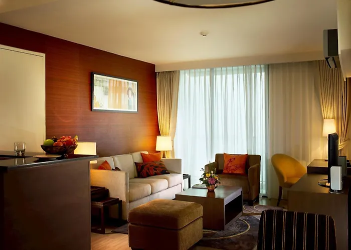 Oakwood Sukhumvit 24 Hotel 4*