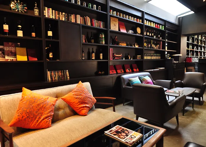 Oakwood Sukhumvit 24 Hotel 4*