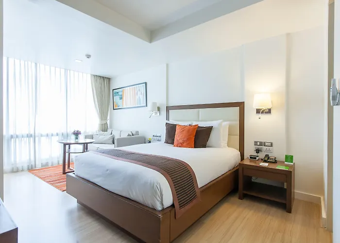 Oakwood Sukhumvit 24 Hotel 4*